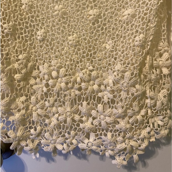 Breeze ever crochet top with floral design size small - Picture 6 of 7